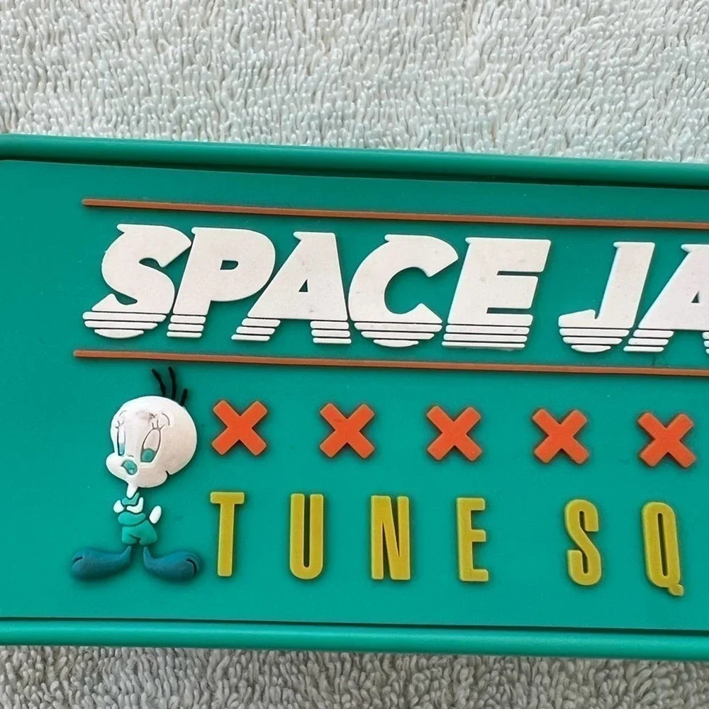 WARNER BROTHERS LOONEY TUNES Squad SPACE JAM A New Legacy green pencils holder